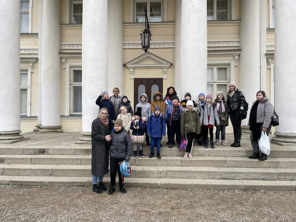 Uczniowie ze Szkoły Specjalnej w Jarocinie na wycieczce w Śmiełowie