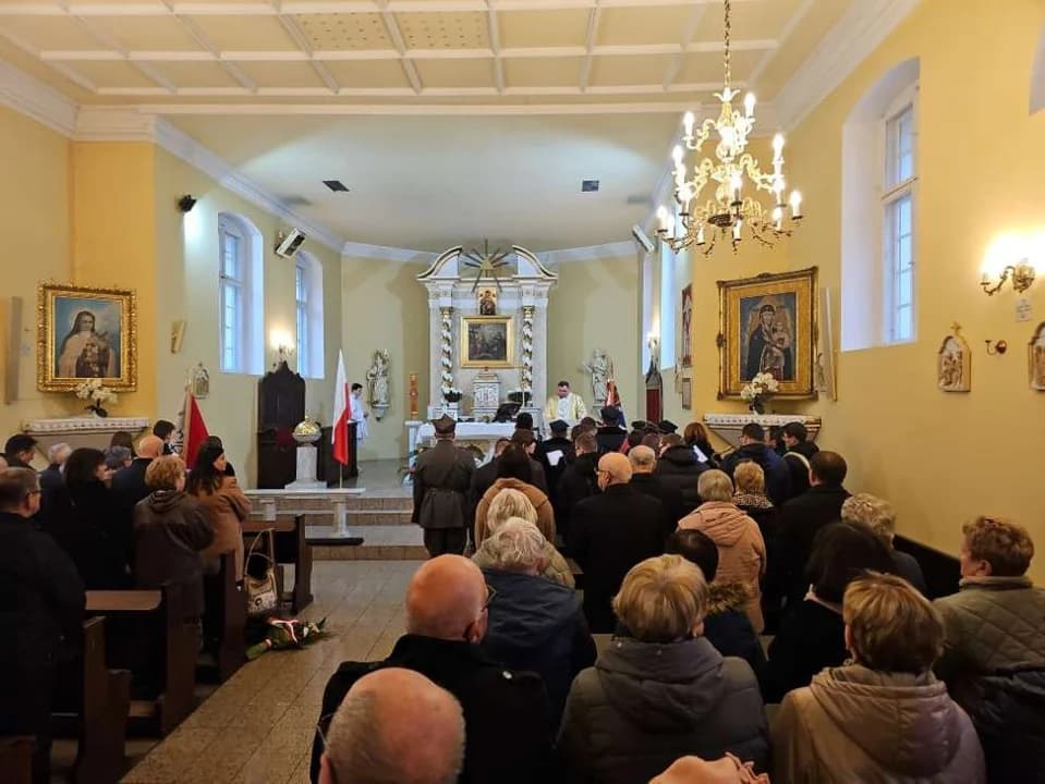Odsłonięcie pamiątkowych tablic w Witaszycach — zdjęcie 4 z 11