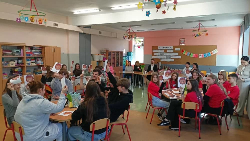 Ważne spotkanie w gminie Kotlin. Samorządy uczniowskie dyskutowały o hejcie — zdjęcie 3 z 31