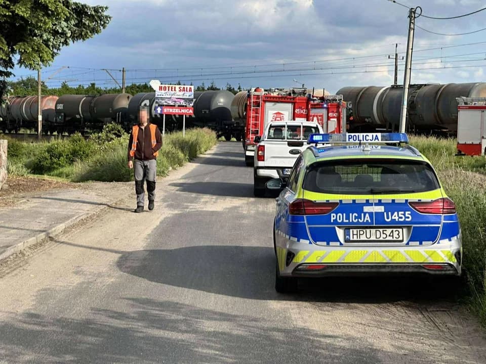 Po wypadku w Witaszycach, pytamy PKP PLK o bezpieczeństwo na przejeździe. Rzecznik: Kierowca nie uniknie konsekwencji [ZDJĘCIA] — zdjęcie 2 z 20