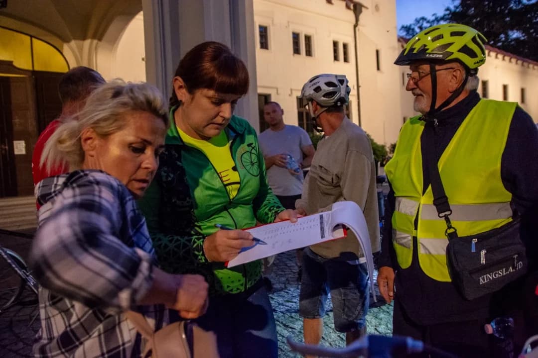 Prawie 30 kilometrów nocnej jazdy. Rajd z RoweLOVE Jarocin [ZDJĘCIA] — zdjęcie 3 z 34