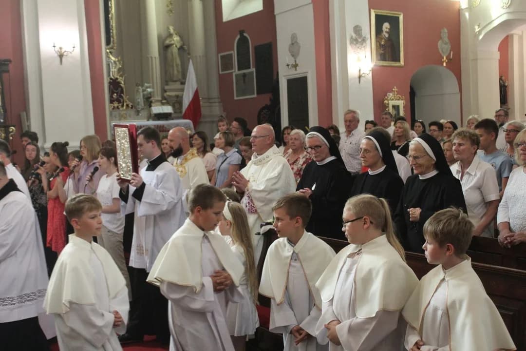 Elżbietankom podziękowano za 133 lat posługi w Jarocinie. Z końcem miesiąca siostry opuszczą miasto [ZDJĘCIA] — zdjęcie 5 z 206
