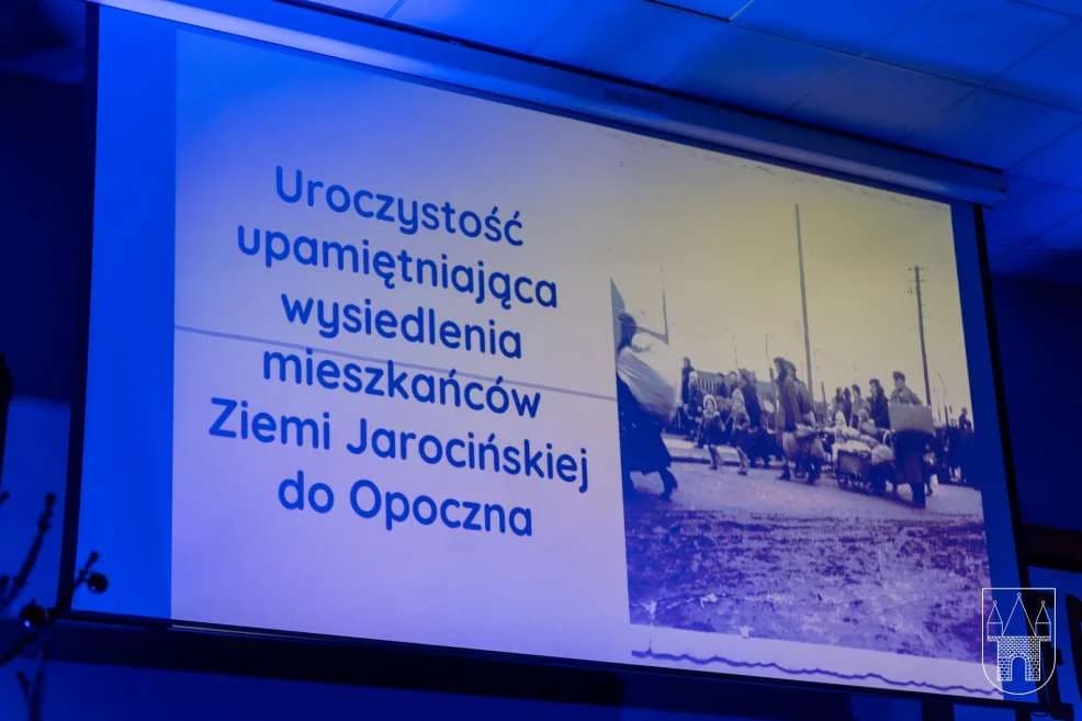 Po 86 latach pamiętamy o wysiedlonych - podniosła uroczystość w byłym obozie przejściowych w Jarocinie [ZDJĘCIA, SONDA] — zdjęcie 6 z 18
