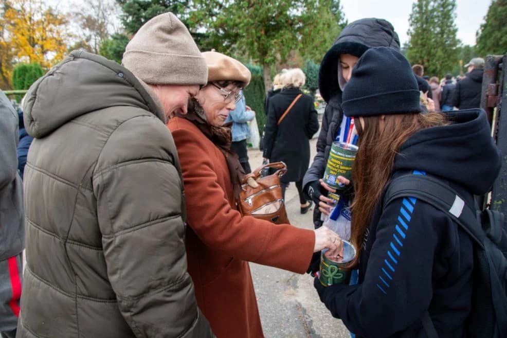 Uroczystości Wszystkich Świętych w Jarocinie — zdjęcie 4 z 80