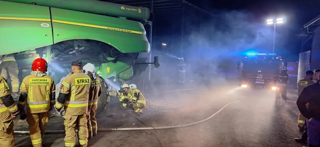 Pożar kombajnu w Rusku. 5 zastępów straży w akcji