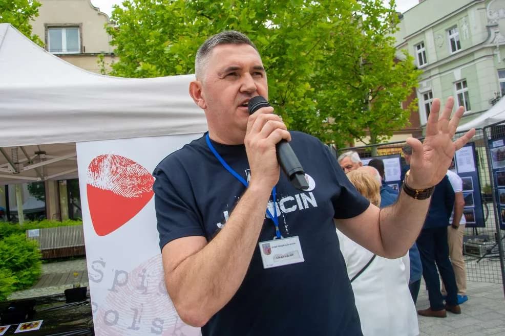 Wielkie święto na rynku - jarociński samorząd obchodzi 35. urodziny. Zobacz, kto był, a kogo zabrakło [ZDJĘCIA]