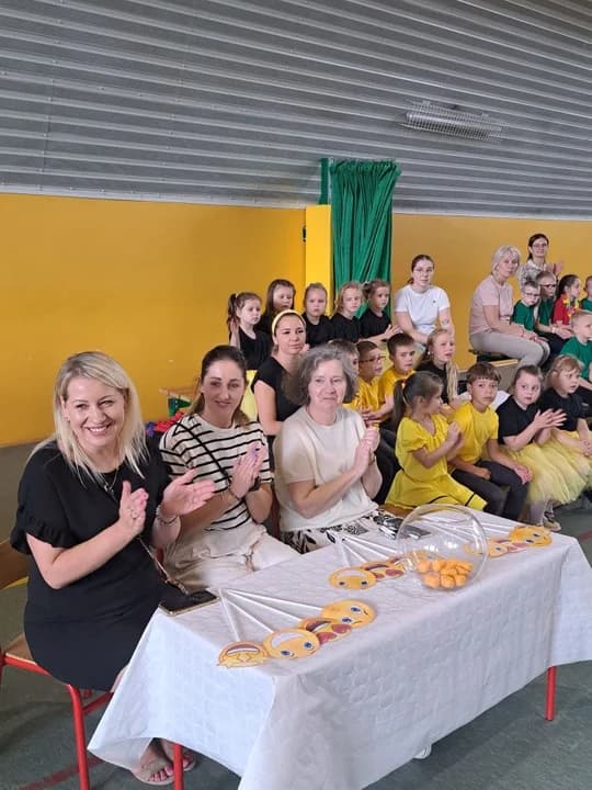 Gminny Festiwal Piosenki Bajkowej w Publicznym Przedszkolu nr 2 "Bajeczka" w Jarocinie — zdjęcie 6 z 59