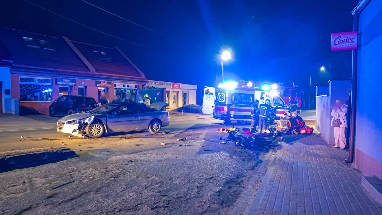 Zderzenie motocykla z osobówką w Kotlinie. 17-latek trafił do szpitala — zdjęcie 4 z 11