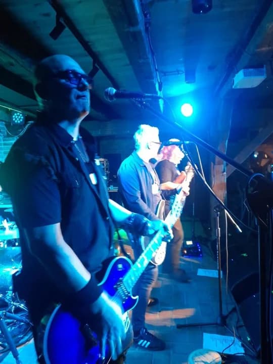 Koncert zespołu Big Cyc w Klubokawiarni Spichlerz w Jarocinie — zdjęcie 2 z 58