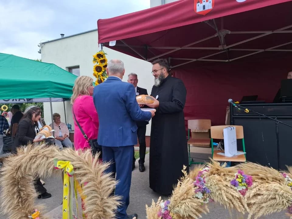 Dożynki parafialne w Mieszkowie — zdjęcie 2 z 96
