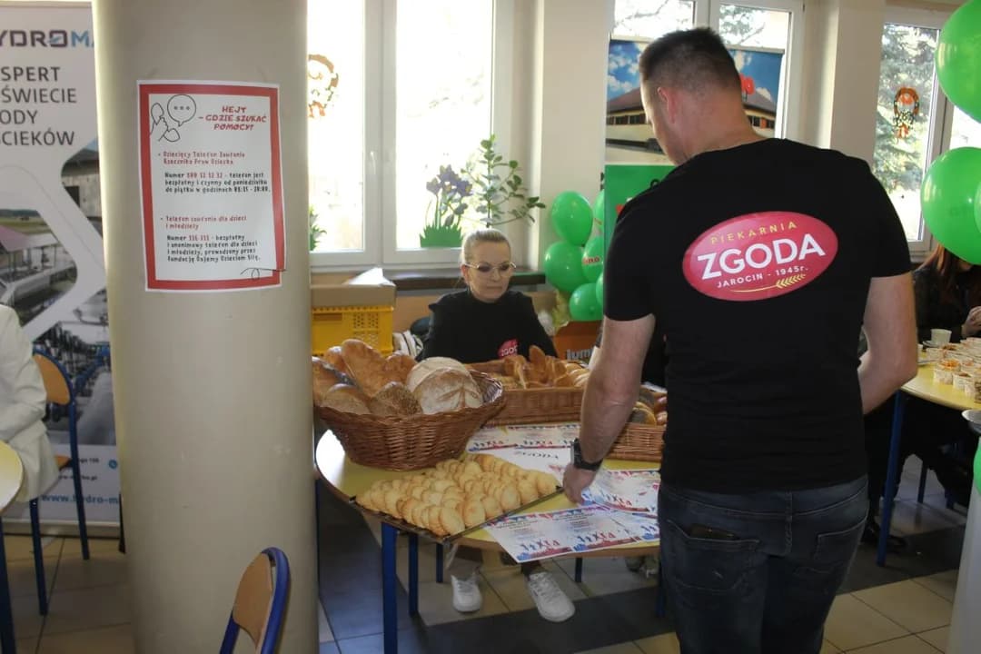 Przyszli uczniowie zwiedzali Zespół Szkół Ponadpodstawowych nr 2 w Jarocinie [ZDJĘCIA] — zdjęcie 2 z 40