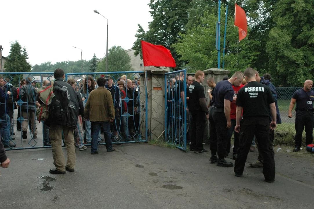 Jarocin PRL Festiwal. Tak odradzał się Festiwal w Jarocinie.  UNIKATOWE ZDJĘCIA sprzed 20 lat [GALERIA] — zdjęcie 5 z 191