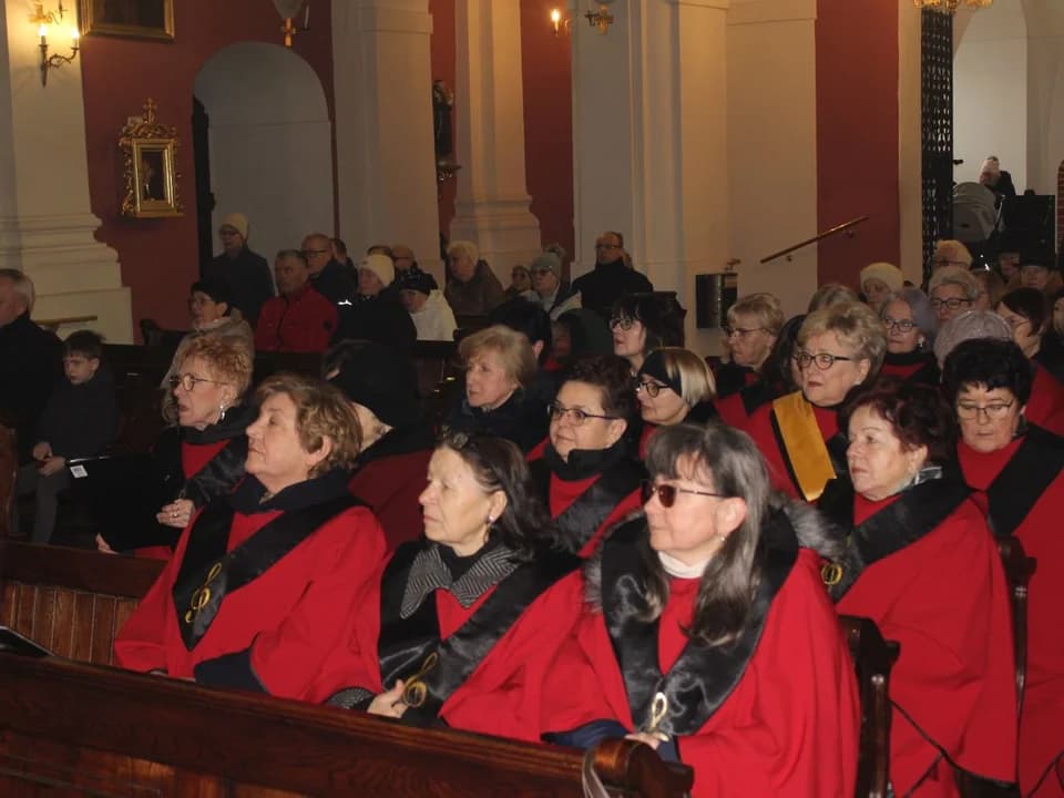 Rozśpiewana i roztańczona 134. rocznica powstania Chóru Mieszanego im. K.T. Barwickiego w Jarocinie [ZDJĘCIA] — zdjęcie 4 z 235