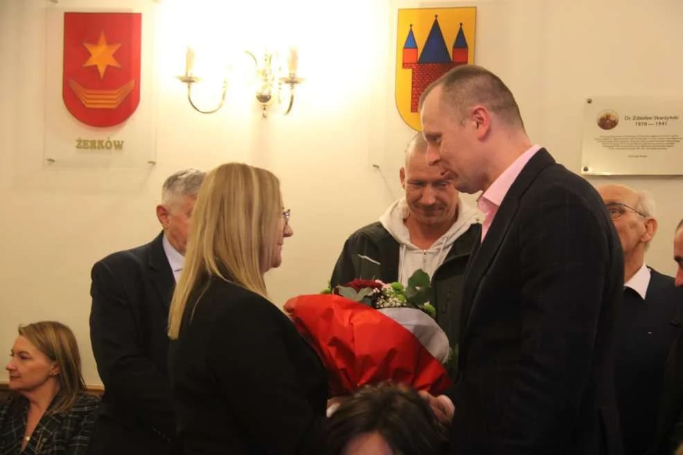 Wyrok sądowy przyczyną zmian. Doświadczony radny musiał oddać mandat debiutantce [ZDJĘCIA]