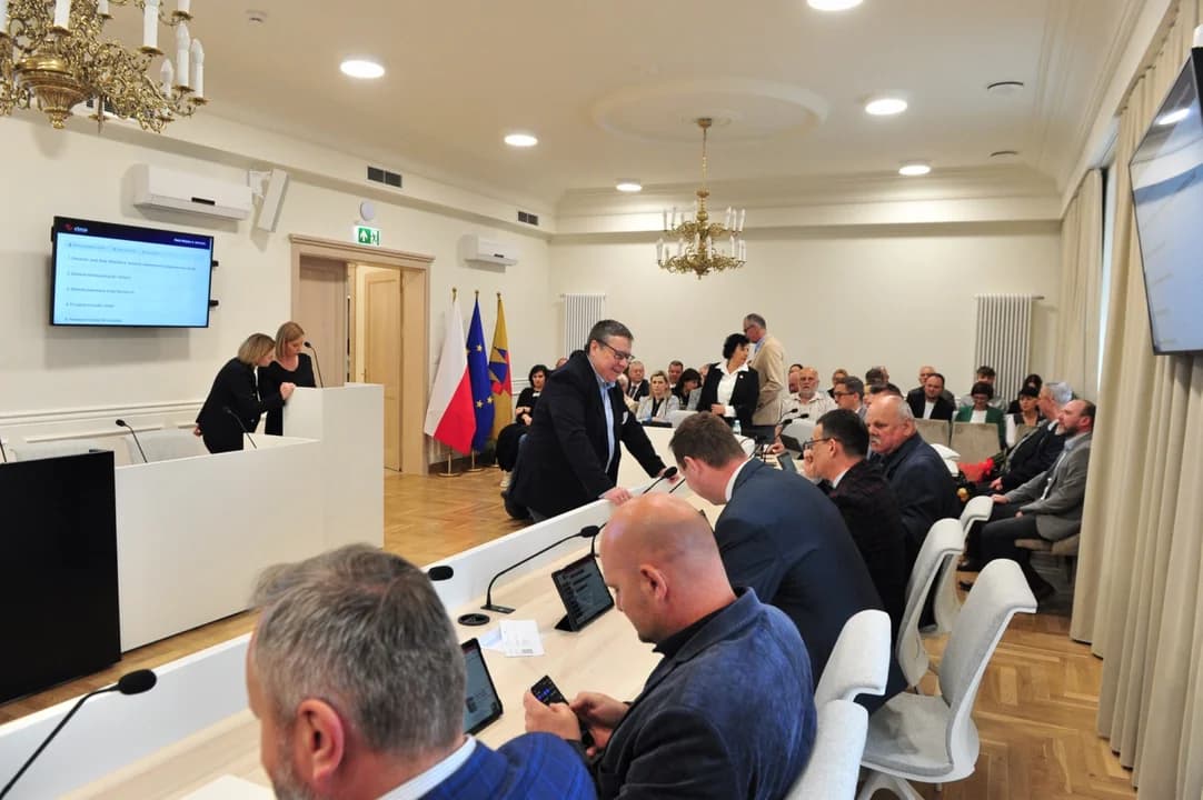 Było dwóch kandydatów na sekretarza gminy Jarocin. Komisja konkursowa postawiła na Roberta Kaźmierczaka