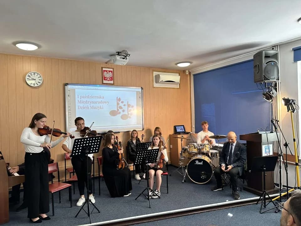 Dzisiaj Międzynarodowy Dzień Muzyki. Rano koncert w Tarcach, po południu w Jarocinie [ZDJĘCIA]