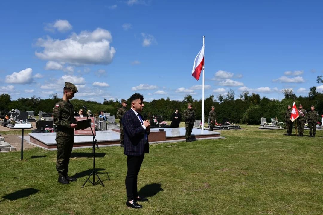 W Lgowie modlili się przy odnowionej kwaterze grobowej rodziny Gorzeńskich i Skarżyńskich — zdjęcie 2 z 20