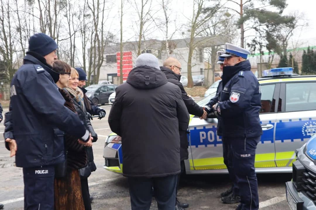 Nowy radiowóz dla policjantów z Nowego Miasta. Gmina dołożyła się do zakupu — zdjęcie 4 z 6