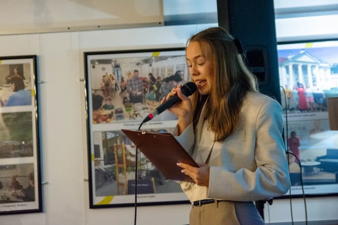 Jesienne klimaty na scenie Kamienicy Kultury w Jarocinie [ZDJĘCIA] — zdjęcie 2 z 27