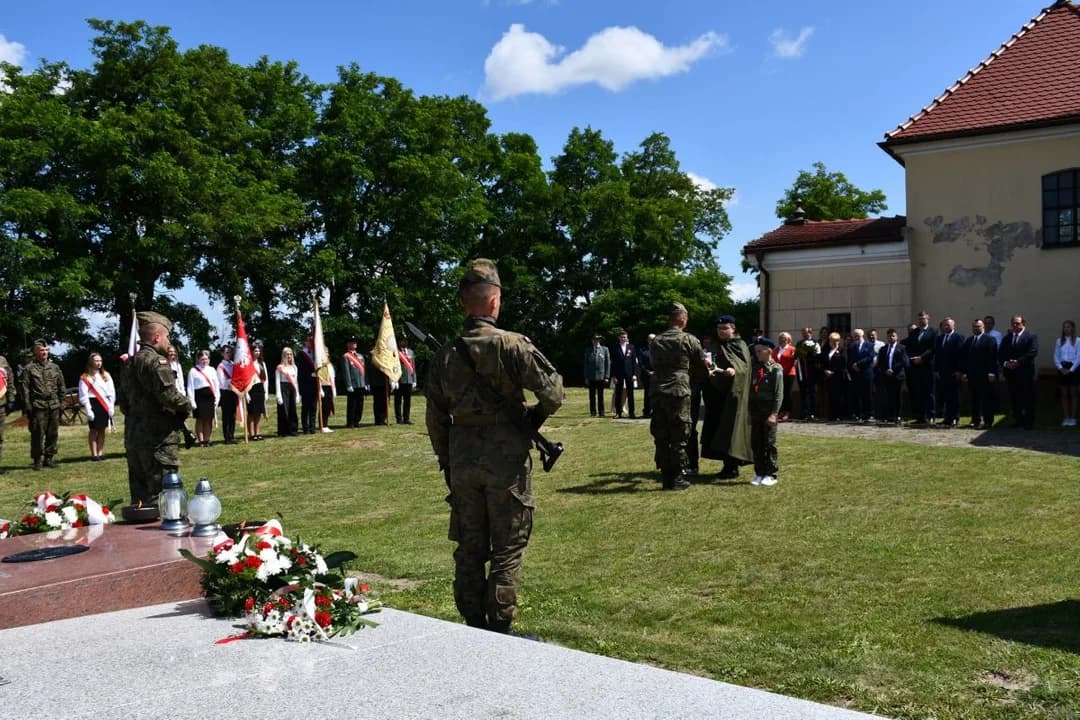 W Lgowie modlili się przy odnowionej kwaterze grobowej rodziny Gorzeńskich i Skarżyńskich — zdjęcie 6 z 20