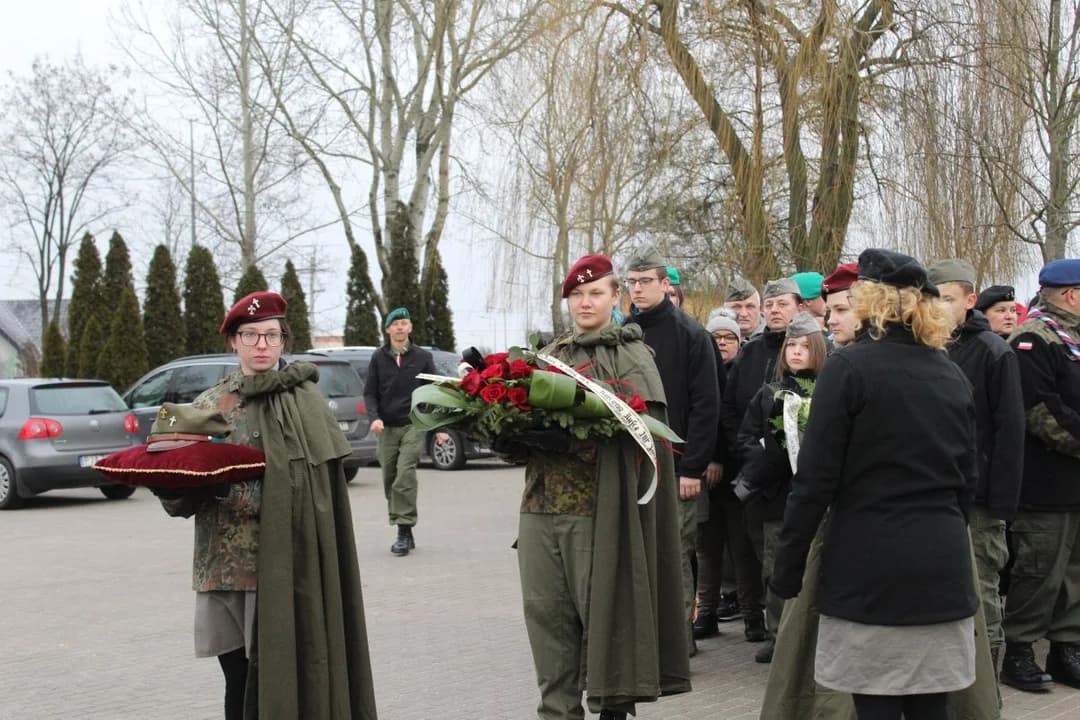 Odprowadzili druha Stefana Tobolskiego na ostatnią wartę. Tłumy na pogrzebie — zdjęcie 6 z 99