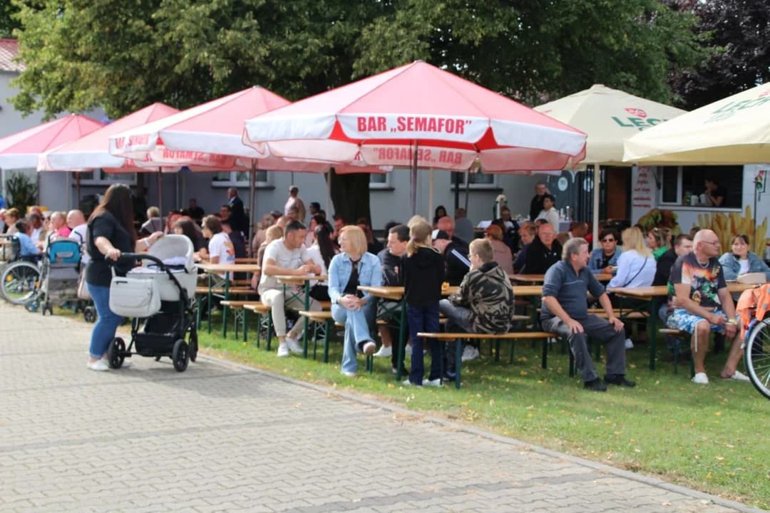 Dożynki rolników z gminy Jaraczewo w Łobzowcu — zdjęcie 6 z 130