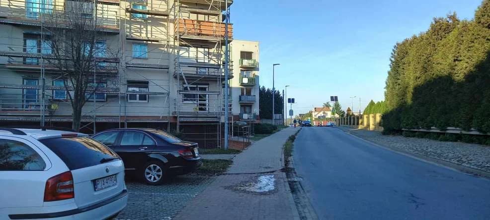 Jarocińska spółdzielnia mieszkaniowa remontuje blok w Jarocinie. Mieszkańcy żądają wstrzymania prac [AKTUALIZACJA] — zdjęcie 4 z 7