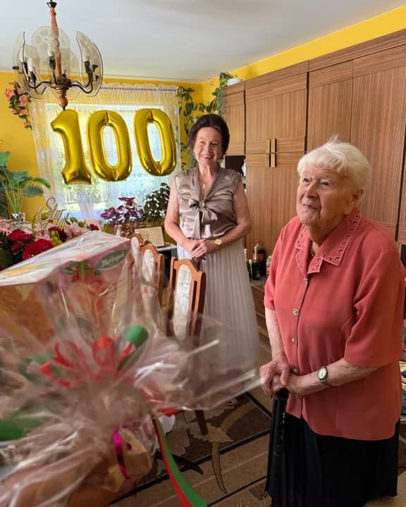 Wyjątkowy jubileusz w gminie Kotlin. Pani Julianna skończyła 100 lat [ZDJĘCIA] — zdjęcie 3 z 10