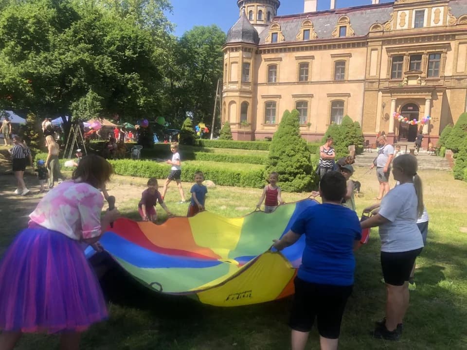 W Górze trwa powiatowy festyn z okazji Dnia Dziecka [ZDJĘCIA]