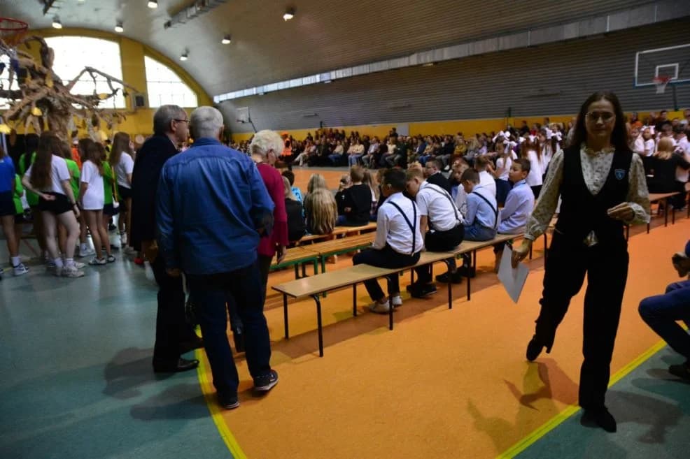 Jubileusz ZS nr 4 w Jarocinie — zdjęcie 2 z 103