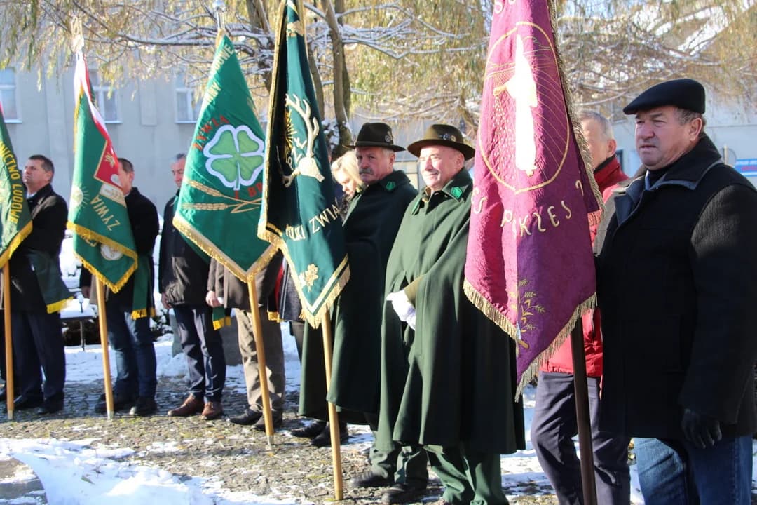 Zaduszki Mikołajczykowskie w Dobrzycy. Oddali hołd byłemu premierowi [ZDJĘCIA]