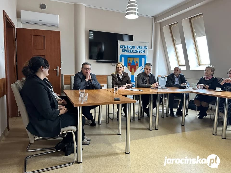 Złota rączka i taksówka dla seniorów w Jarocinie. Jak pozyskać wsparcie? Zamówić pomoc? — zdjęcie 4 z 7