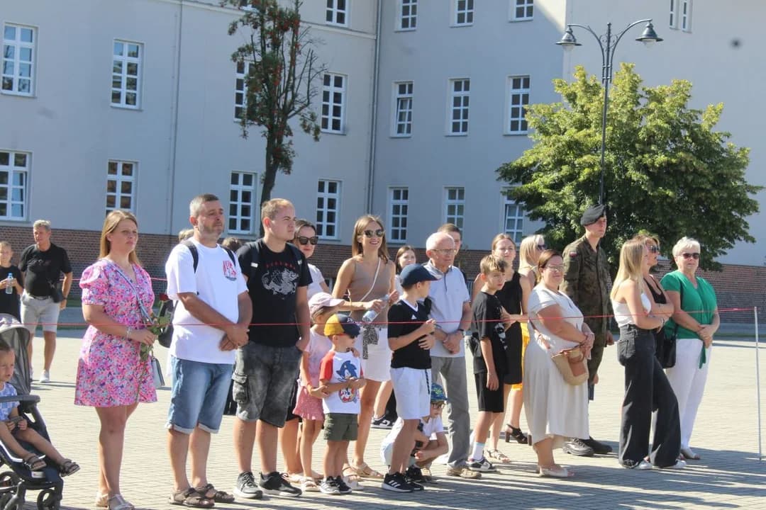 Święto Wojska Polskiego w 16. Jarocińskim Batalionie Remontu Lotnisk [ZDJĘCIA] — zdjęcie 4 z 217