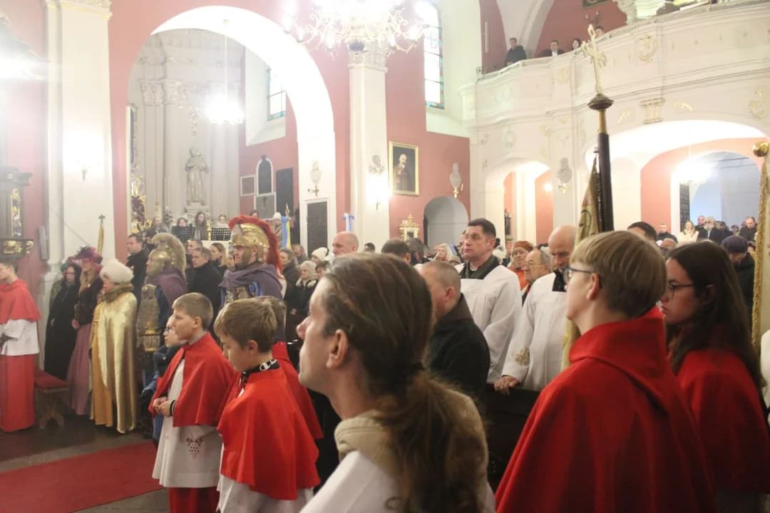 Odpust św. Marcina w Jarocinie z konkursem na znaczek, orkiestrą i grochówką [ZDJĘCIA] — zdjęcie 4 z 157