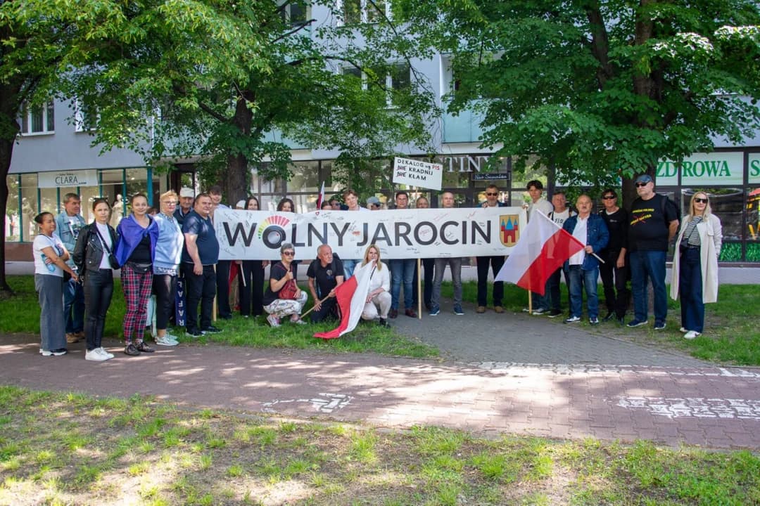 Dwa marsze w niedzielę w Warszawie. Pojechali na nie również jarociniacy [ZDJĘCIA]
