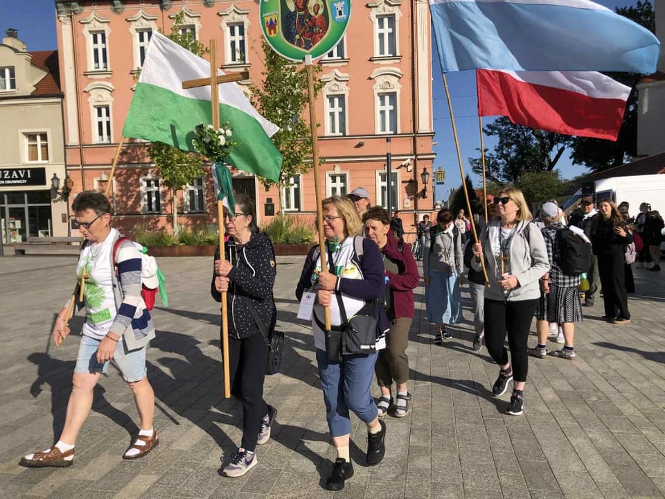 Grupa biało-zielona jest już w drodze na Jasną Górę. Rozpoczęli wędrówkę mszą św. w Jarocinie [ZDJĘCIA, WIDEO]