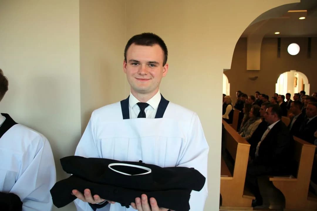 Kleryk Martyn Nagorzycki z Jarocina otrzymał sutannę. Wcześniej jednak obcięto mu krawat [ZDJĘCIA]