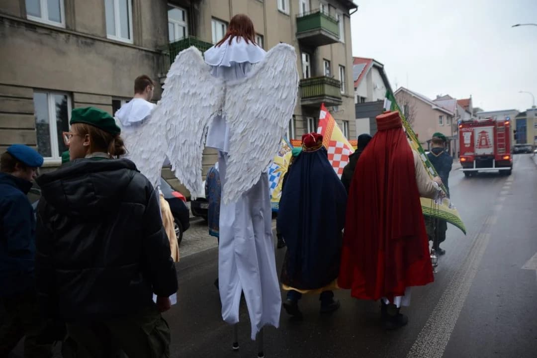 14. Jarocińskie Kolędowanie z Orszakiem Trzech Króli. Najwięcej było przedszkolaków  [ZDJĘCIA]