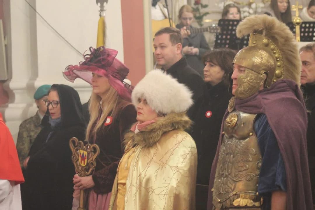 Odpust św. Marcina w Jarocinie z konkursem na znaczek, orkiestrą i grochówką [ZDJĘCIA] — zdjęcie 6 z 157