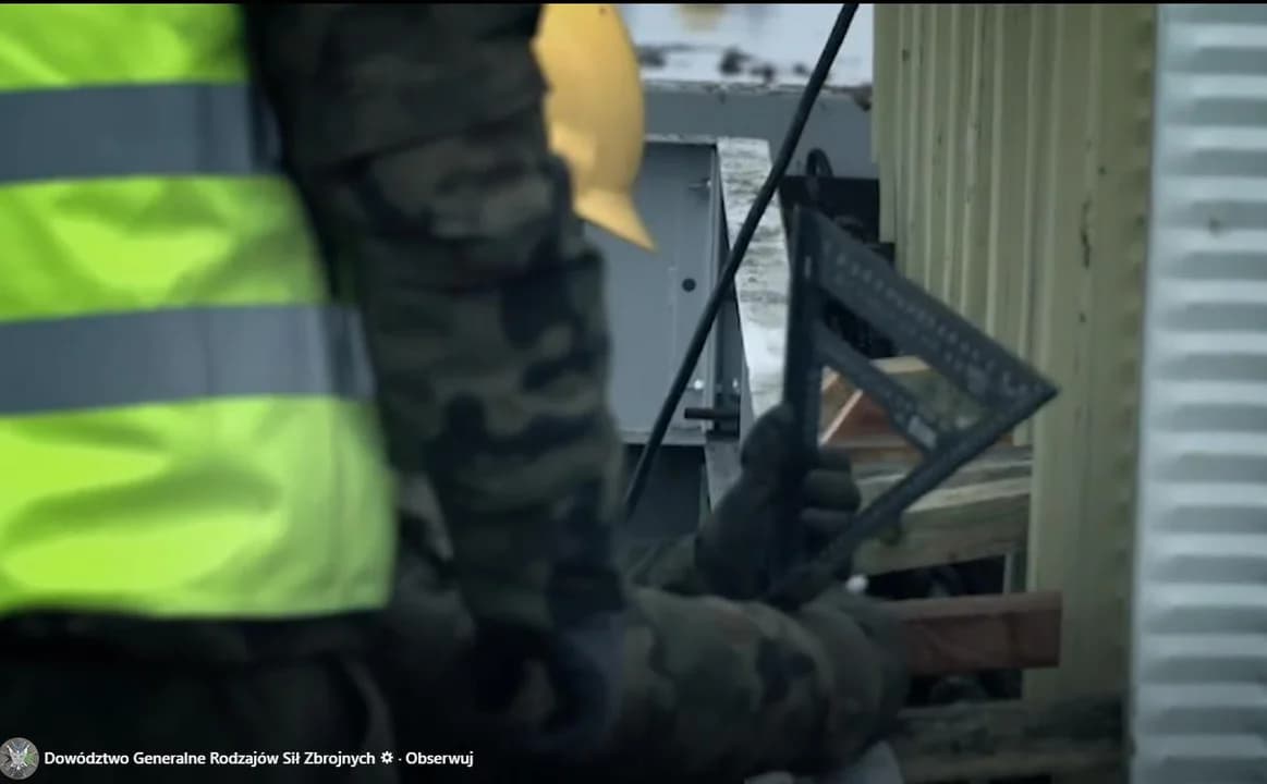 Żołnierze w Jarocinie ćwiczą na Ultimate Building Machine