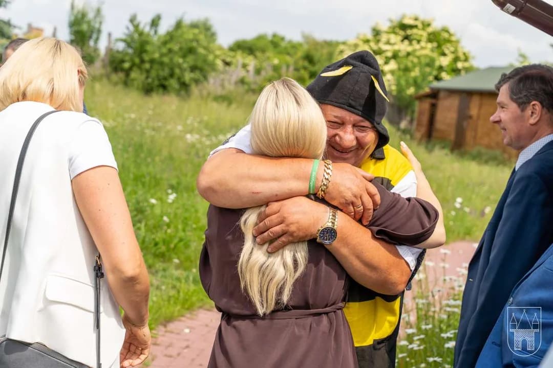 Przewodnikiem wiceminister po pasiece w Radlinie był znany lokalnej społeczności „Pan Gucio”