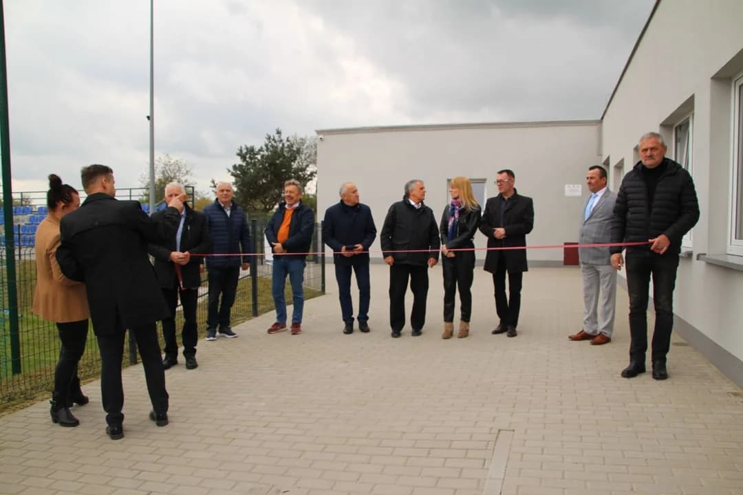 Otwarcie boiska sportowego w Magnuszewicach — zdjęcie 2 z 51