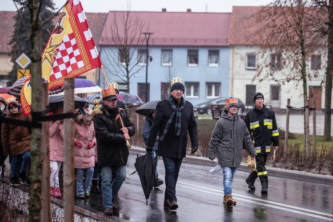 Orszak Trzech Króli w Jaraczewie z zespołem „Gospel Joy” [ZDJĘCIA]