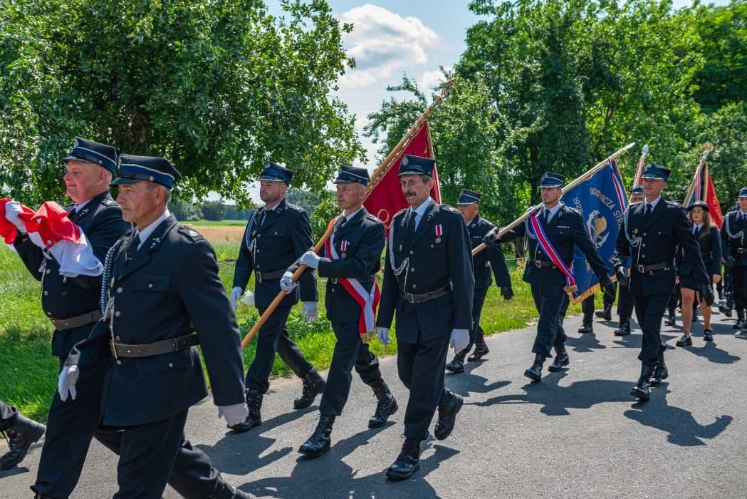 - Życzę całej społeczności OSP Szczonów kolejnych lat bezpiecznej służby, pomyślności, satysfakcji z pełnionej misji oraz wszelkiej pomyślności w życiu osobistym i zawodowym - napisała poseł Lidia Czechak w mediach społecznościowych.