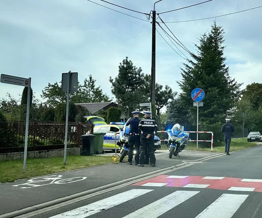 12-latek zjechał rowerem ze ścieżki pod koła toyoty