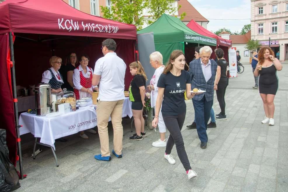 Wielkie święto na rynku - jarociński samorząd obchodzi 35. urodziny. Zobacz, kto był, a kogo zabrakło [ZDJĘCIA]