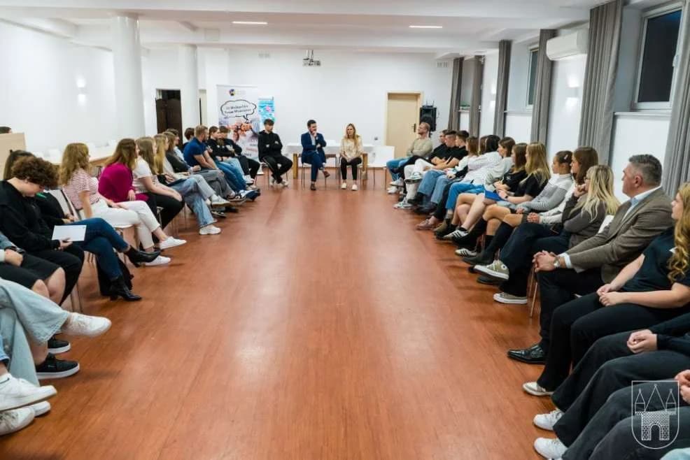 XV Wielkopolskiego Forum Rad Młodzieżowych w Jarocinie — zdjęcie 2 z 3