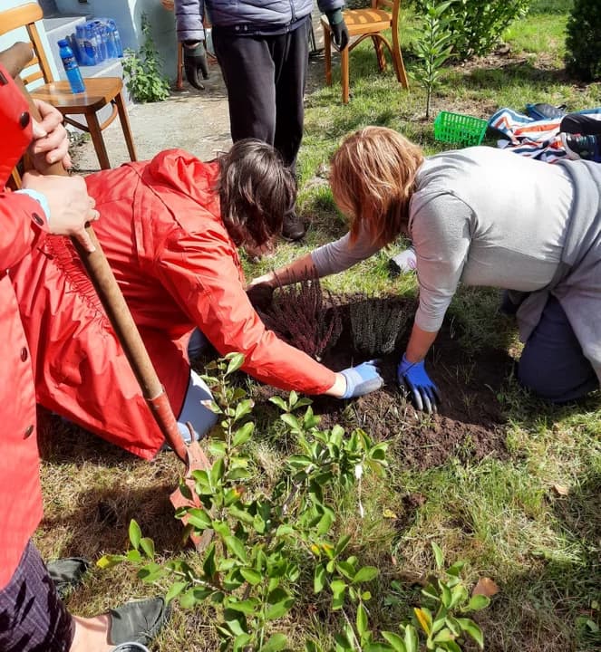 Podczas każdej wizyty działkowcy zaskakiwali młodzież swoimi pomysłami. Zapraszali na działki, pokazywali unikatowe hodowle, sadzili razem rośliny.