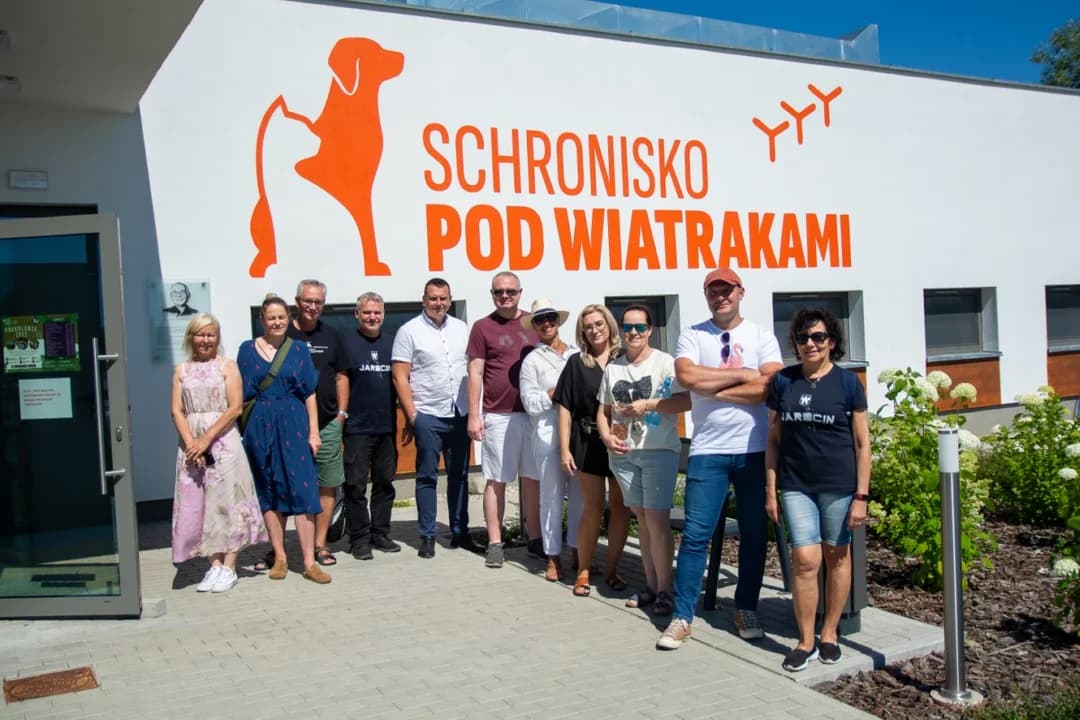 Wizyta jarocińskich radnych w schronisku dla zwierząt w Ostrowie Wlkp. — zdjęcie 5 z 34