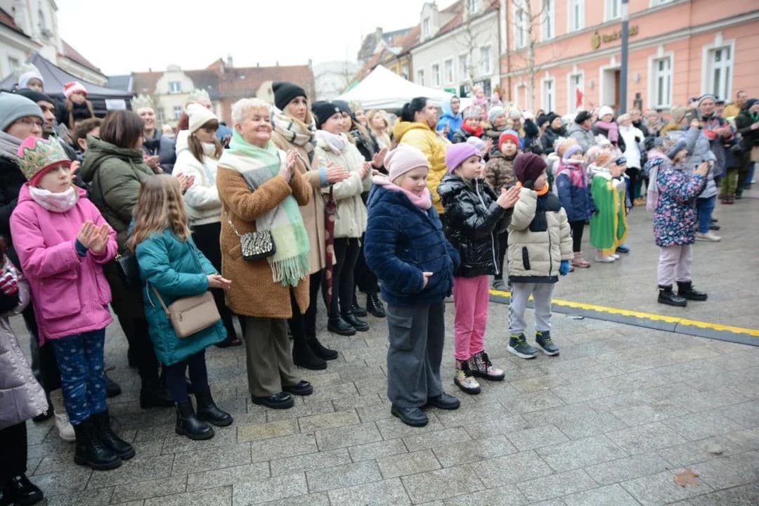 14. Jarocińskie Kolędowanie z Orszakiem Trzech Króli. Najwięcej było przedszkolaków  [ZDJĘCIA]